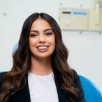 Dantų tiesinimas breketais