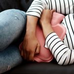 5 nuotaiką gerinantys eteriniai aliejai, skirti naudoti menstruacijų metu
