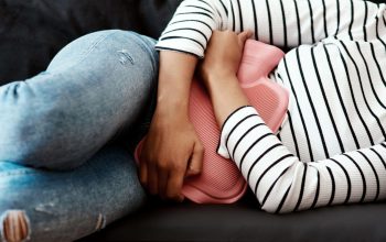5 nuotaiką gerinantys eteriniai aliejai, skirti naudoti menstruacijų metu