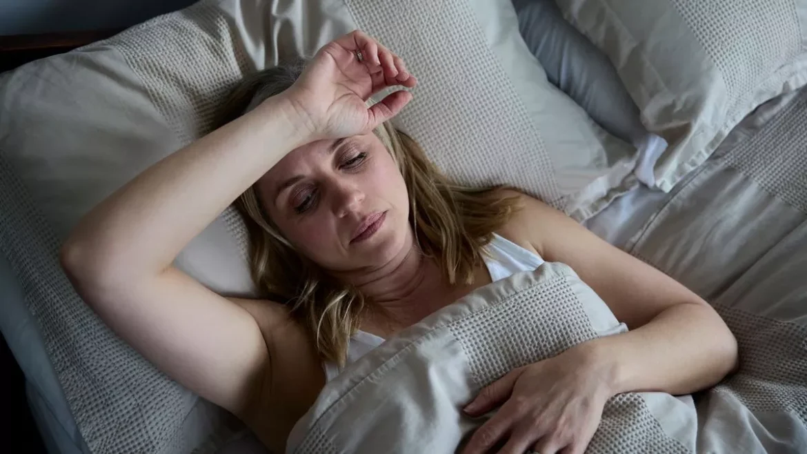 Latviešu valodā pareizais un visbiežāk lietotais termins ir:  
**Menopauze**  

(Šis termins ir starptautiski atzīts arī latviešu medicīnas valodā, un lokalizācija nemaina tā formu.)