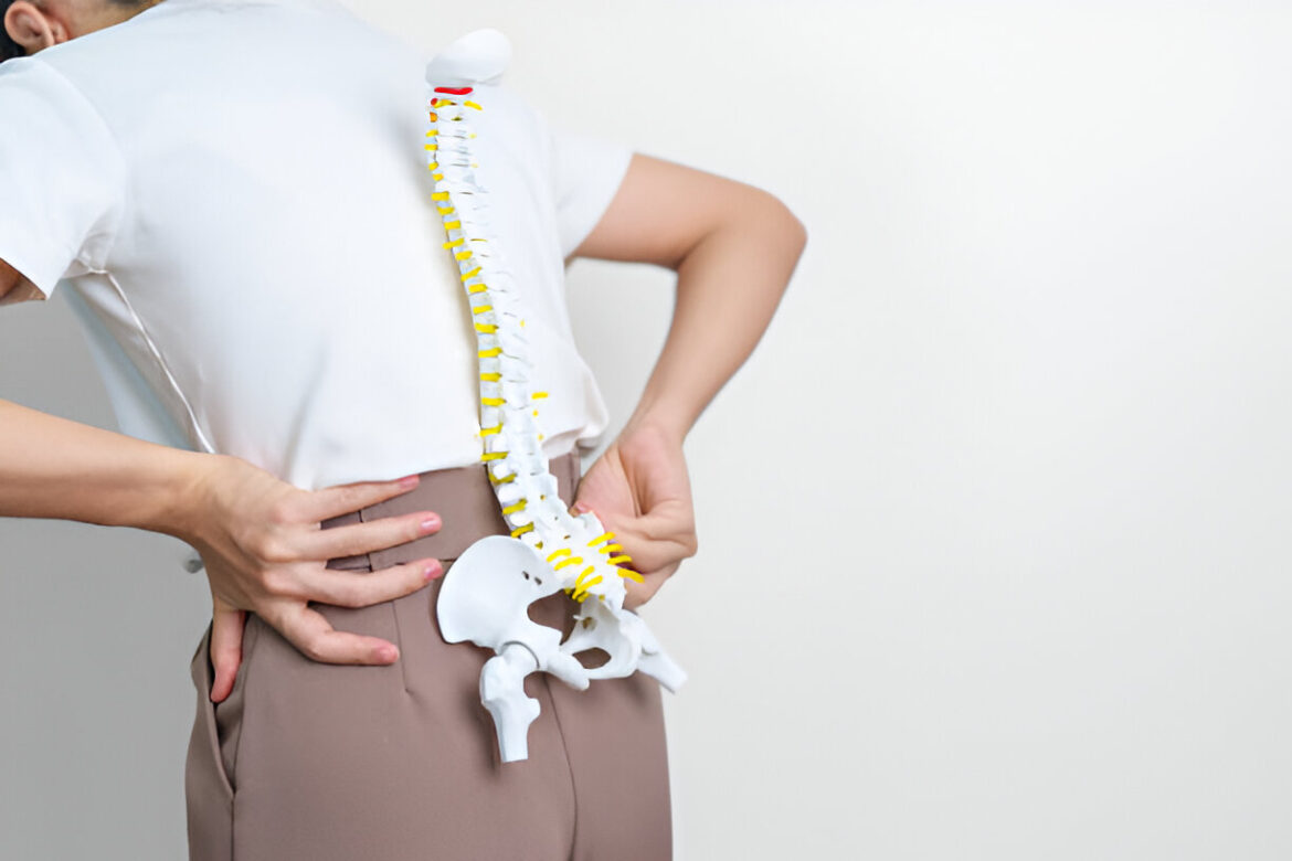 Pareizais nosaukums latviešu valodā ir **osteoporoze**.